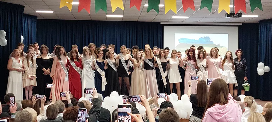 Крізь шкільні двері — у світле майбутнє!